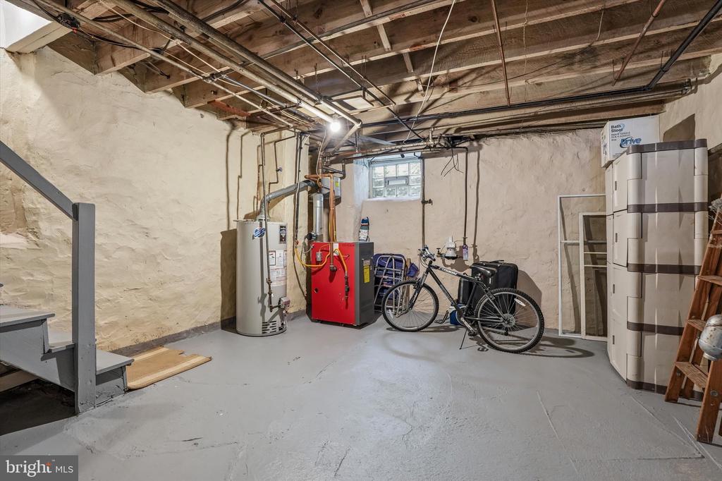 3427 W QUEEN LANE