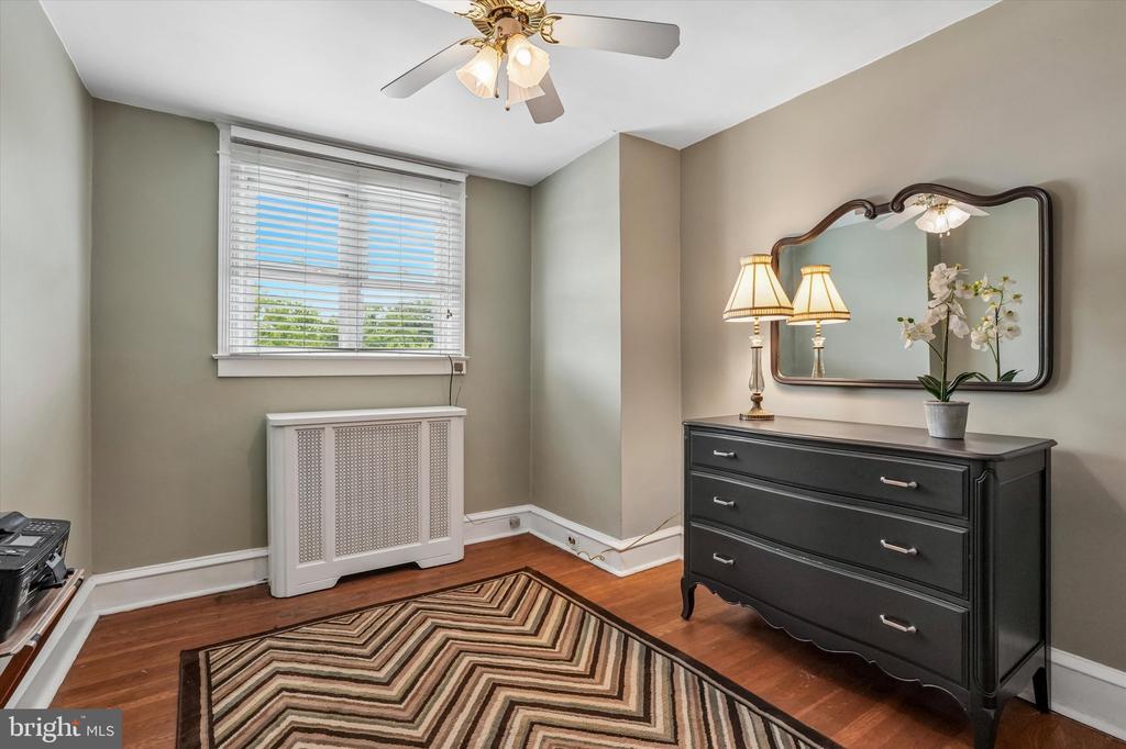 3427 W QUEEN LANE