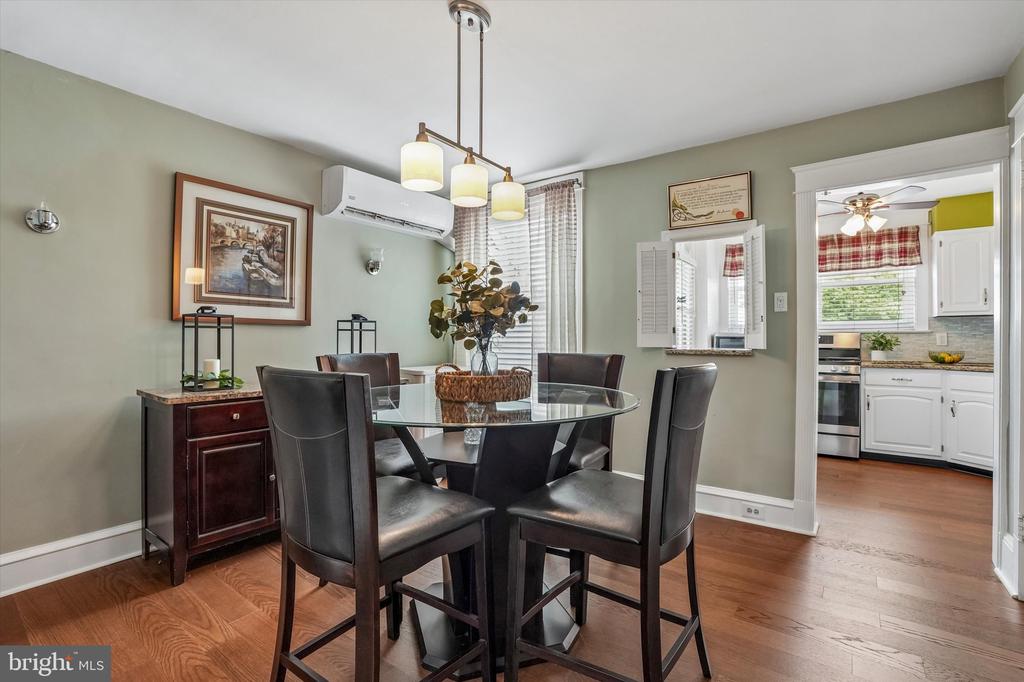3427 W QUEEN LANE