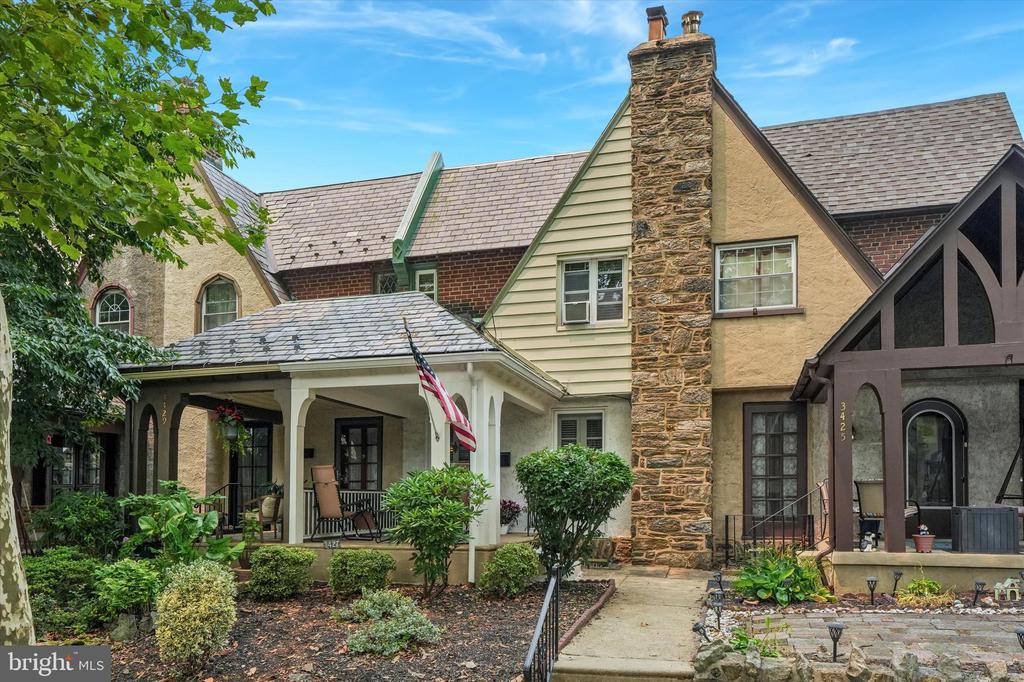 3427 W QUEEN LANE