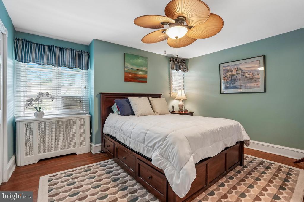3427 W QUEEN LANE