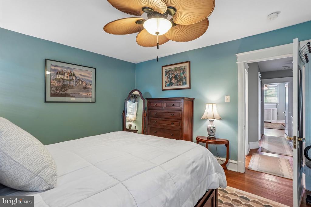 3427 W QUEEN LANE