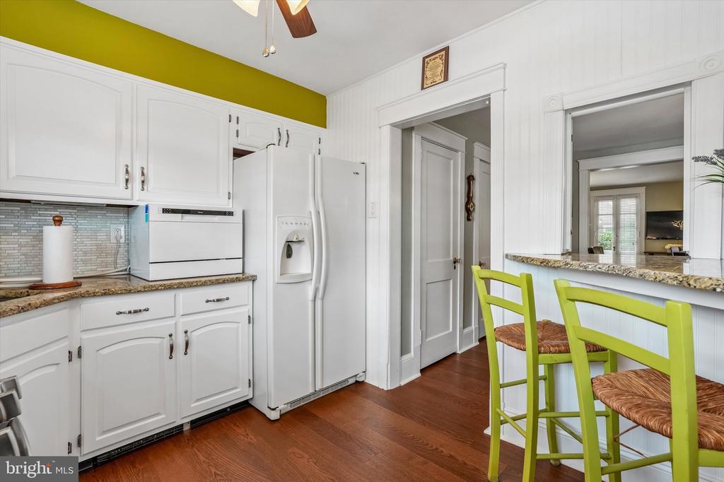 3427 W QUEEN LANE
