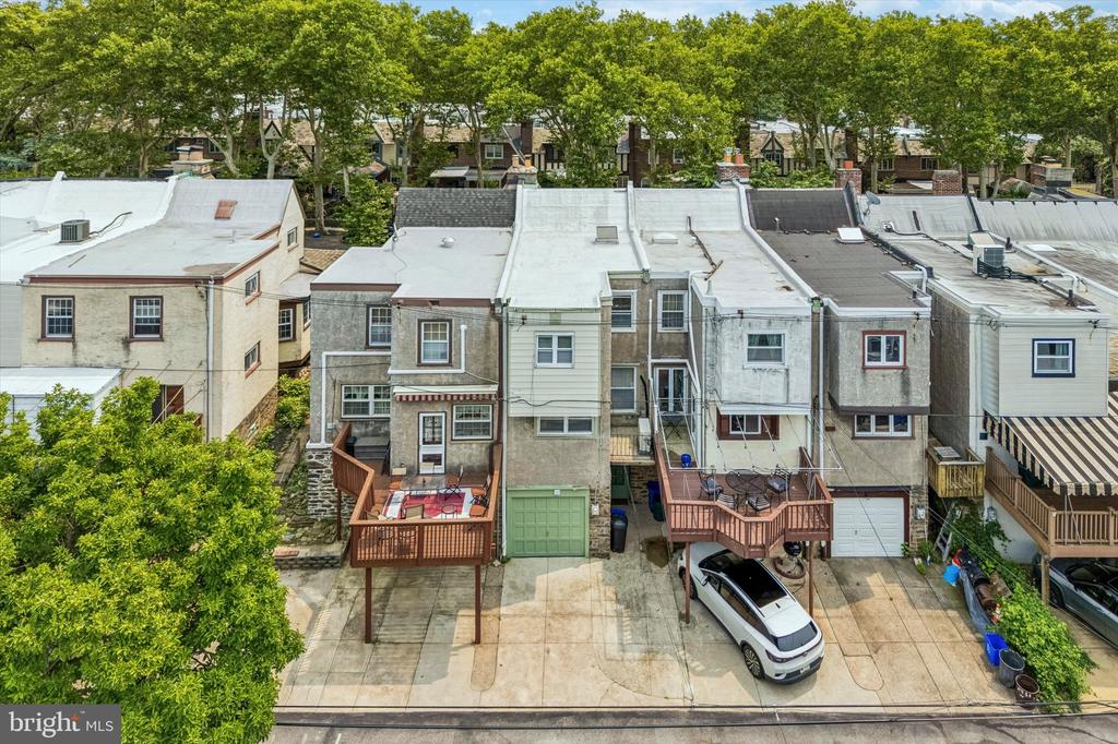 3427 W QUEEN LANE