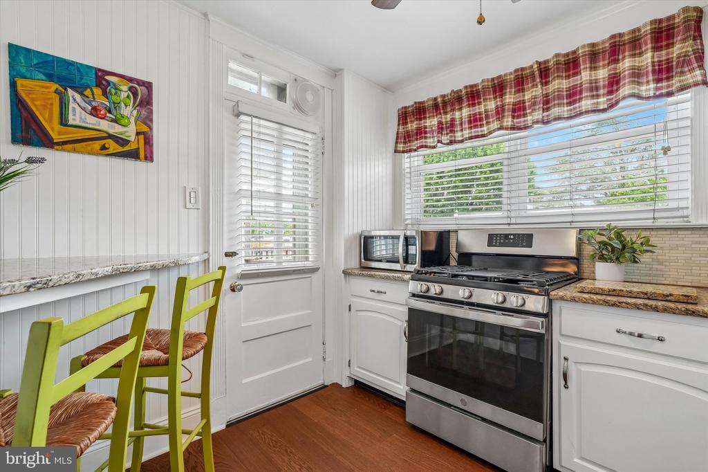 3427 W QUEEN LANE