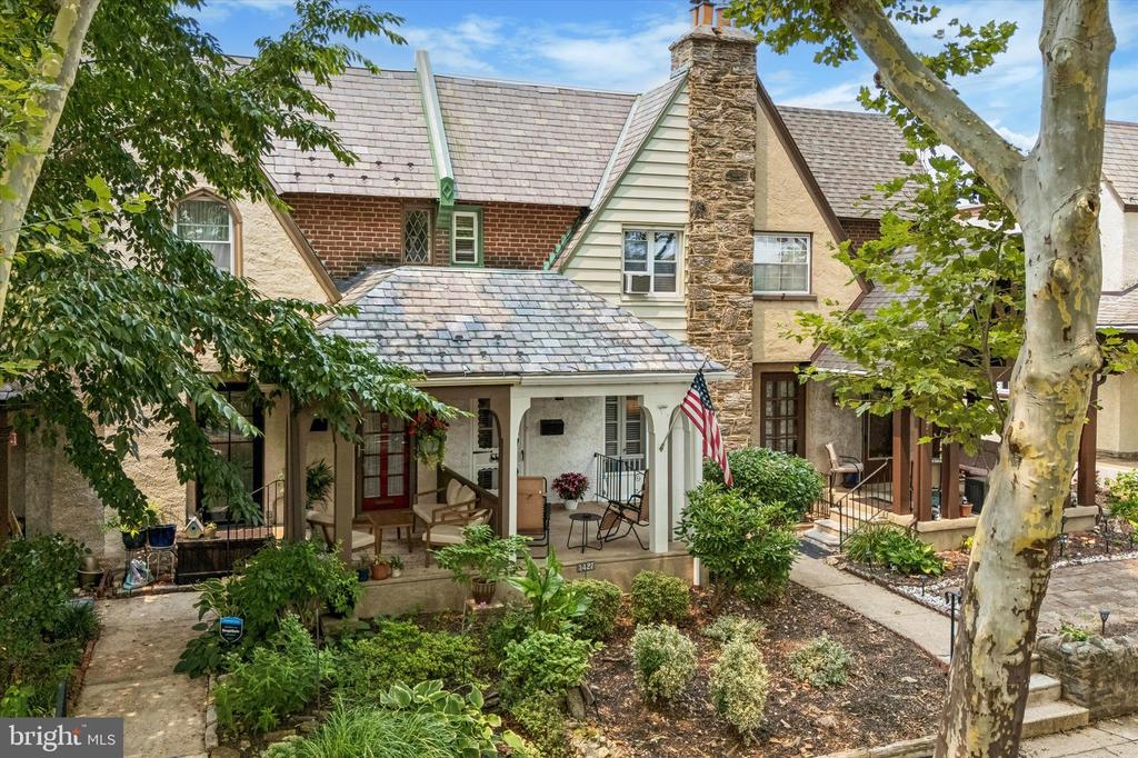 3427 W QUEEN LANE