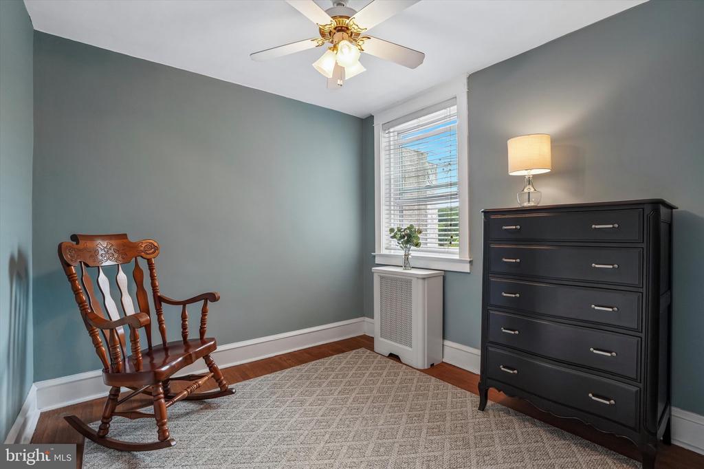 3427 W QUEEN LANE