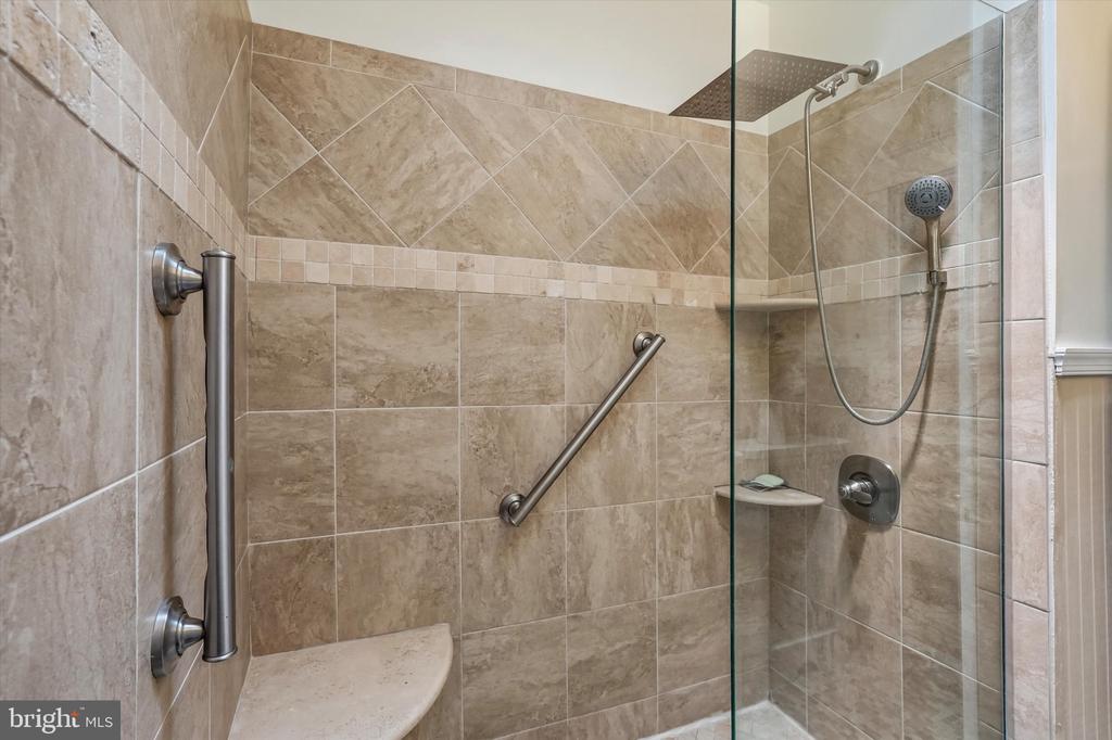 3427 W QUEEN LANE