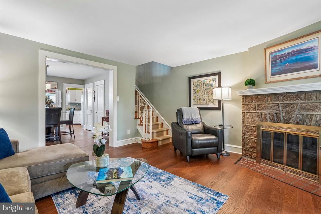 3427 W QUEEN LANE