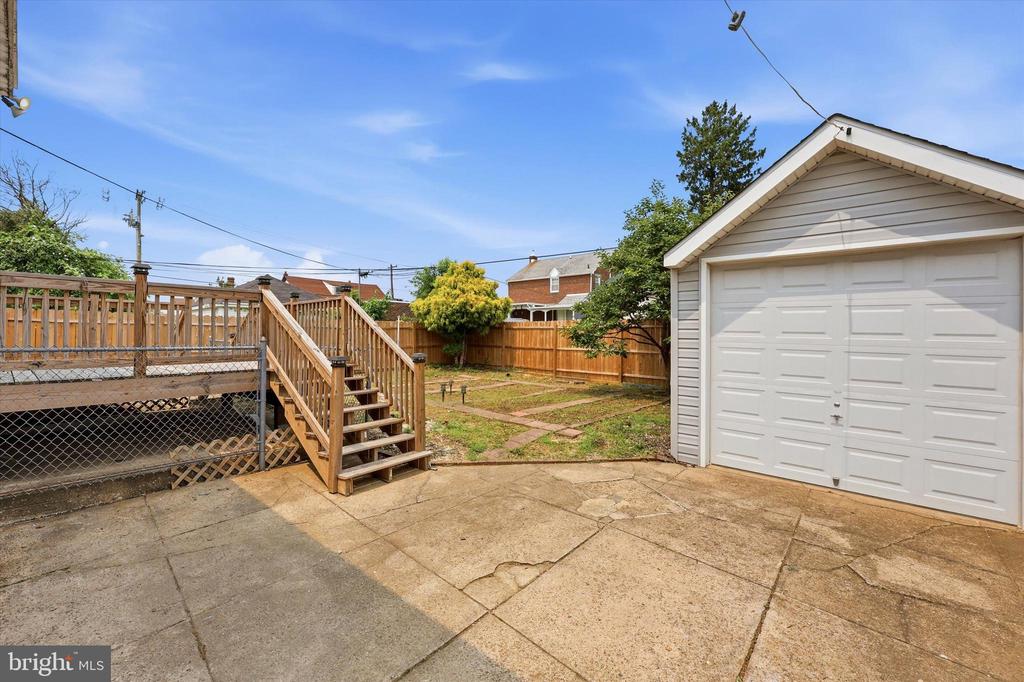 1909 RHAWN STREET