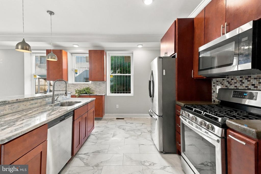 308 W UPSAL STREET