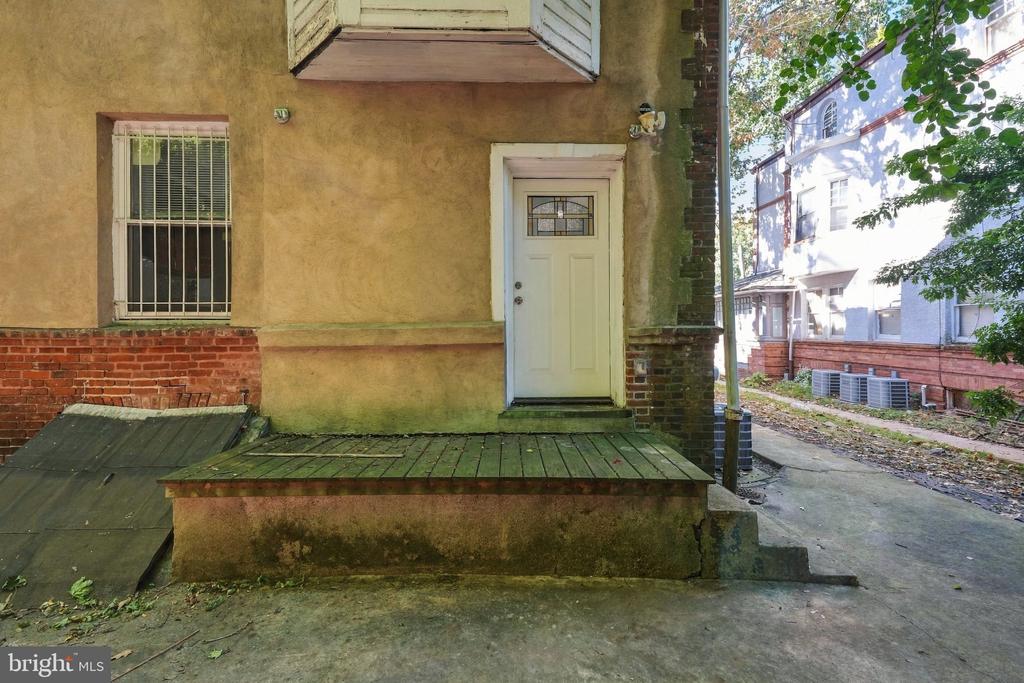 308 W UPSAL STREET