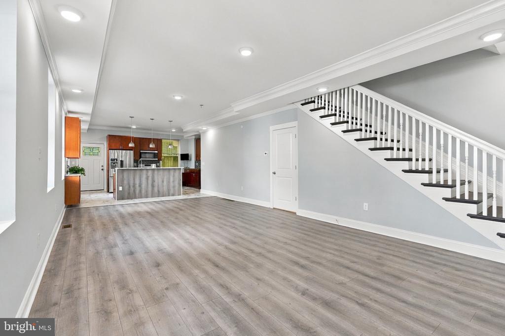 308 W UPSAL STREET