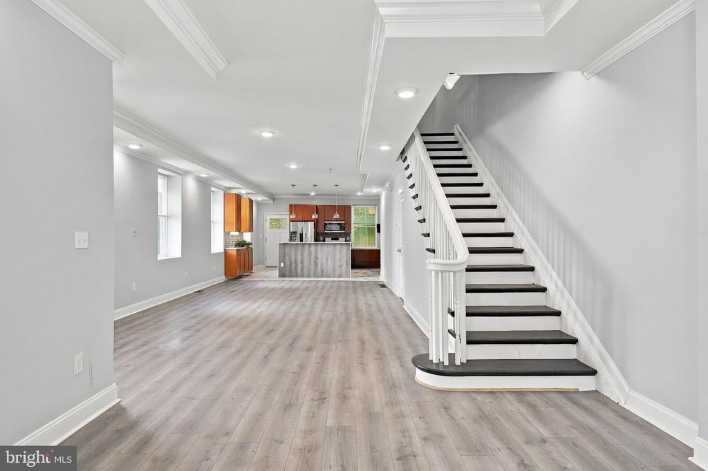 308 W UPSAL STREET