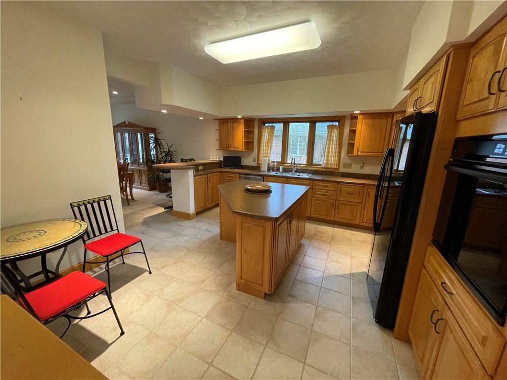129 Lakeshore Dr