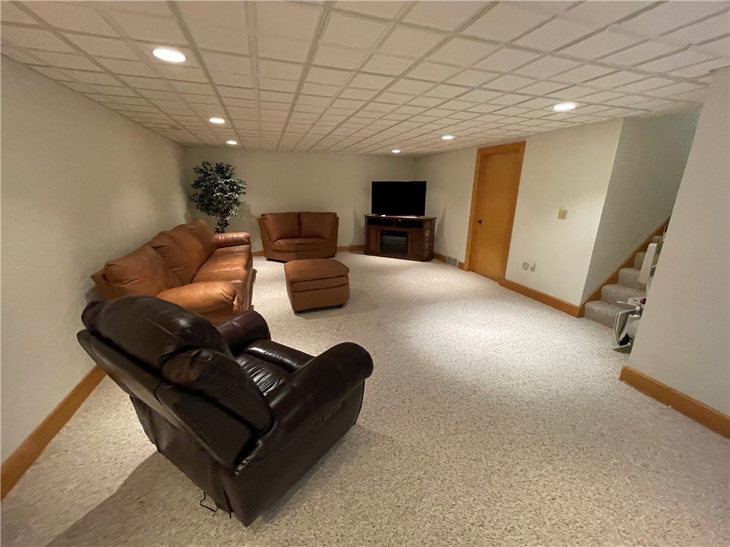 129 Lakeshore Dr
