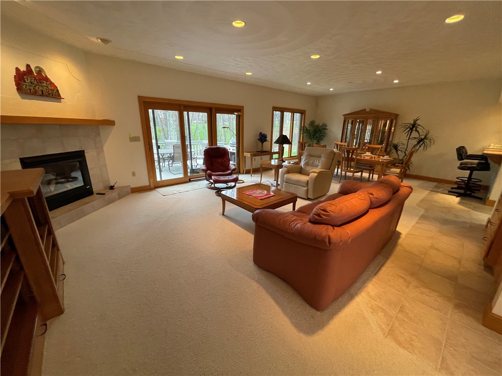 129 Lakeshore Dr
