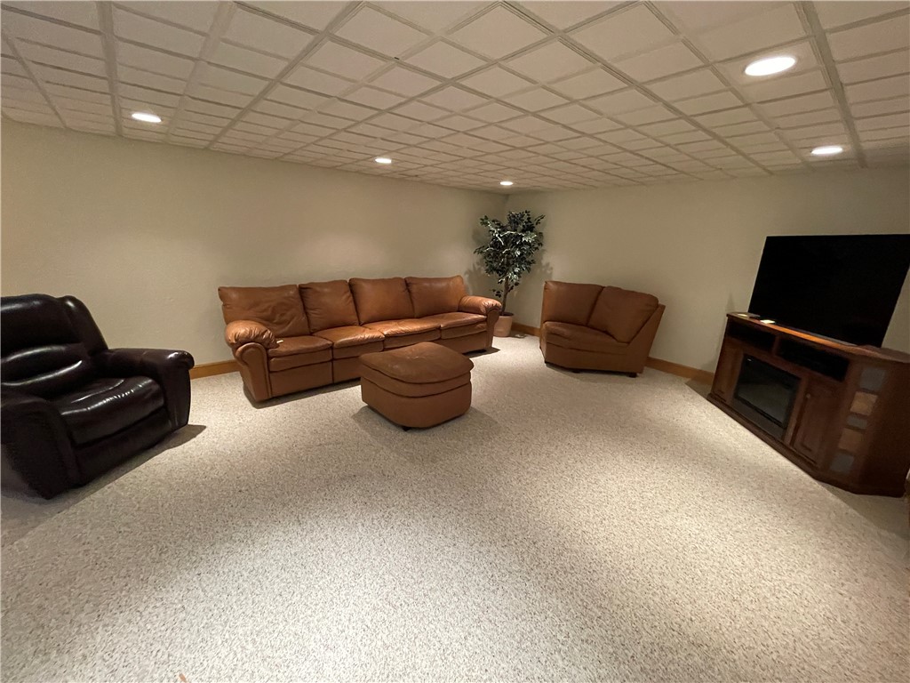 129 Lakeshore Dr