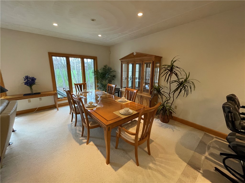 129 Lakeshore Dr