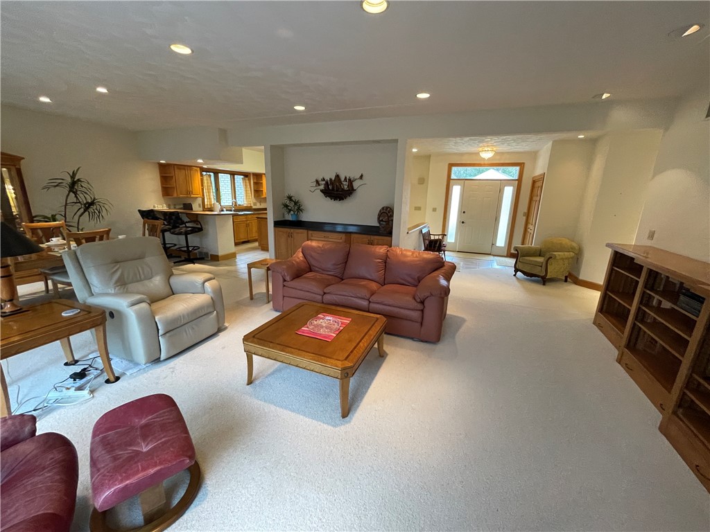 129 Lakeshore Dr