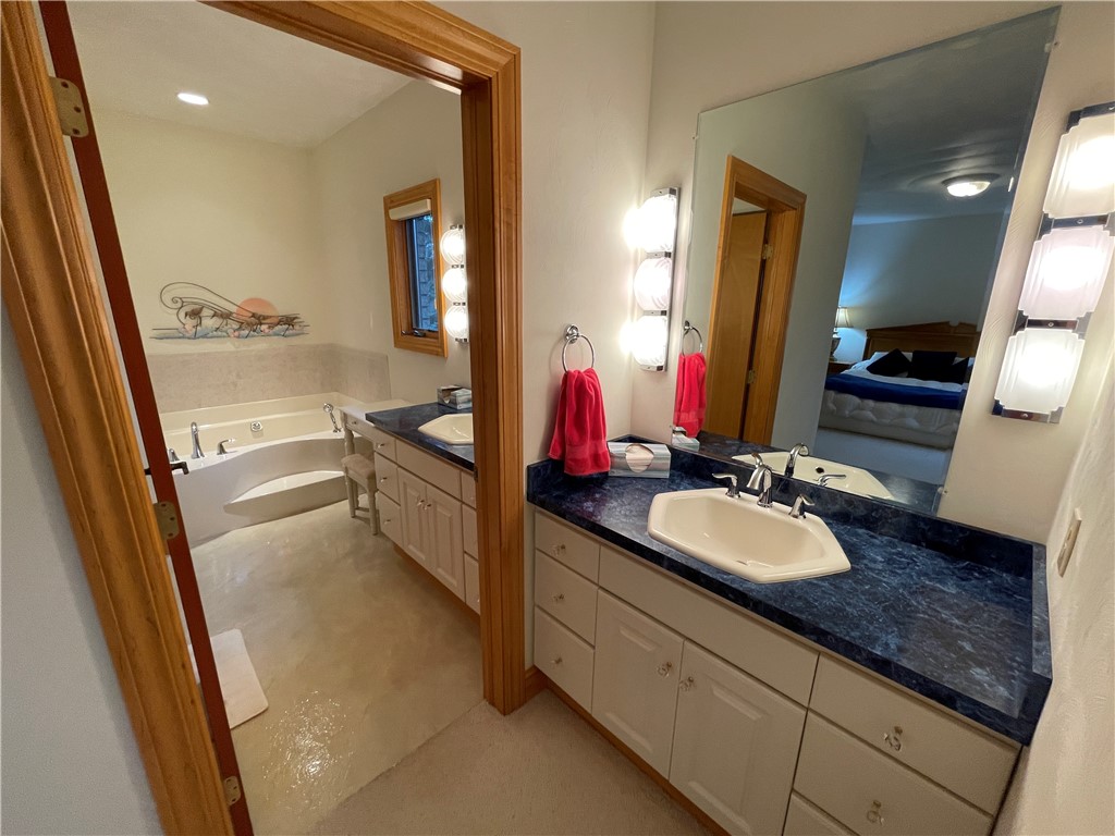129 Lakeshore Dr