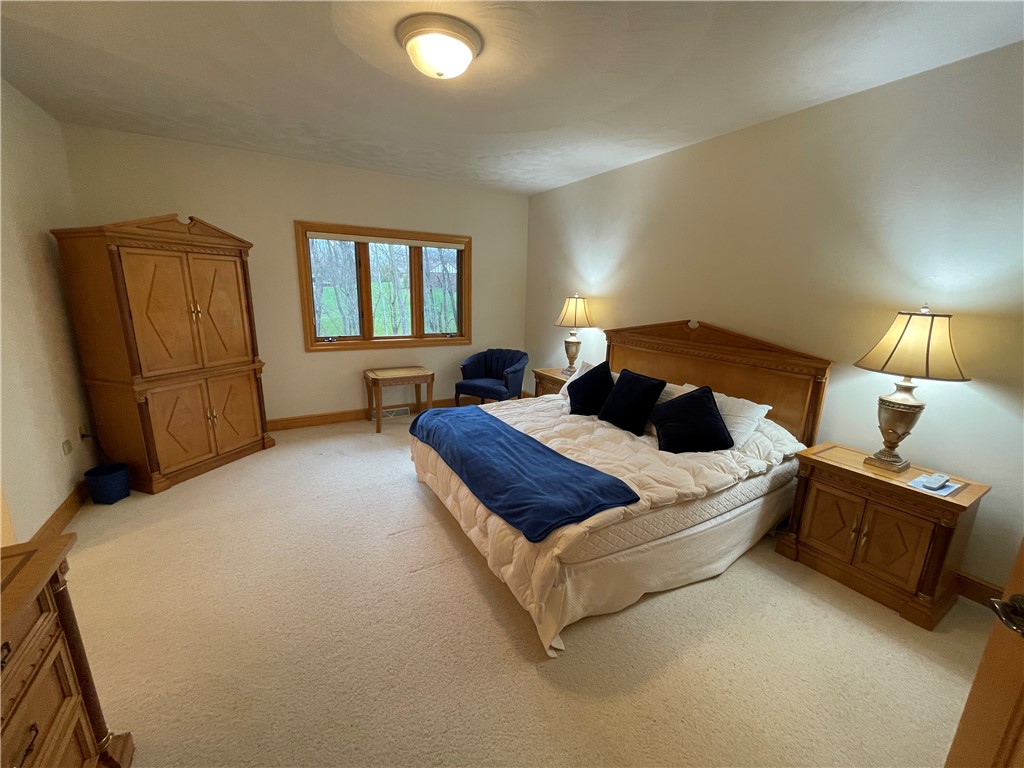 129 Lakeshore Dr
