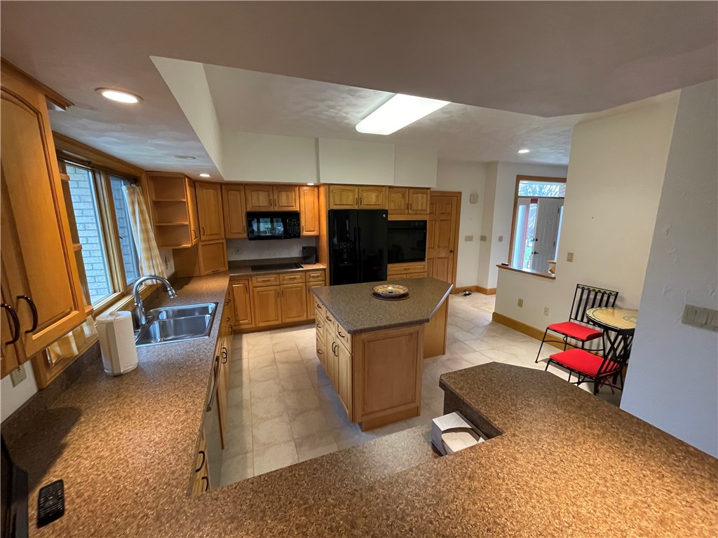 129 Lakeshore Dr