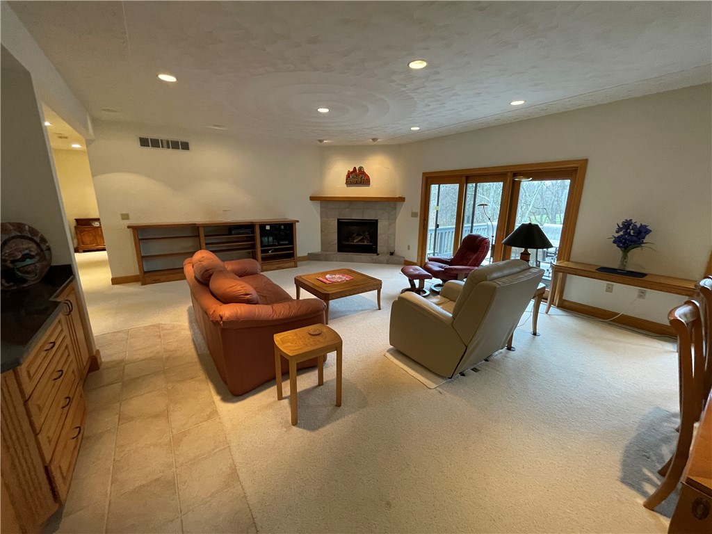 129 Lakeshore Dr
