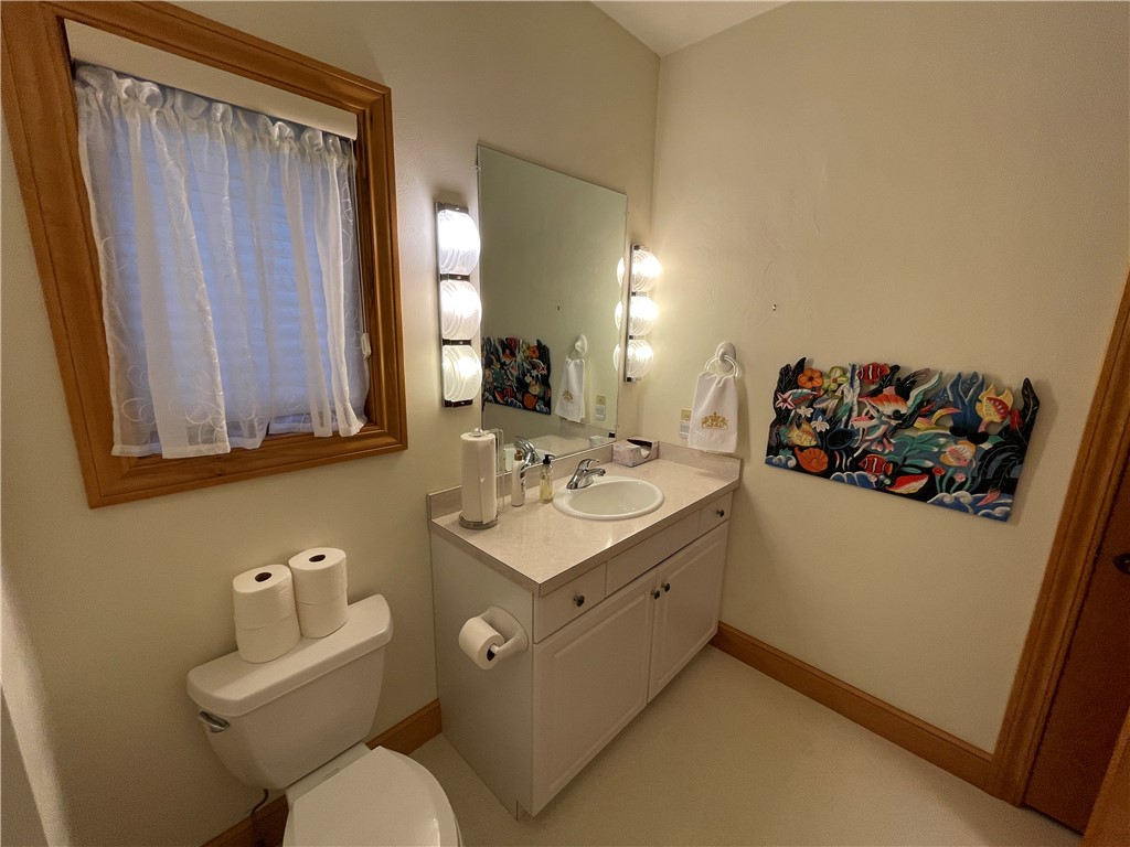 129 Lakeshore Dr