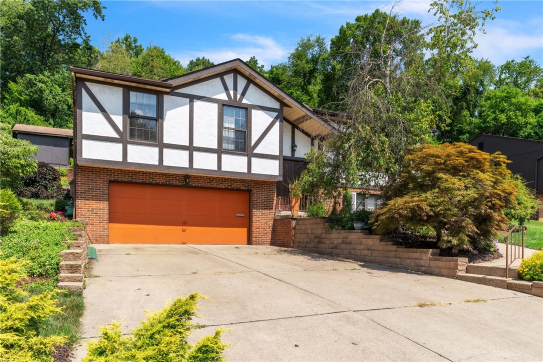 646 Ray Drive