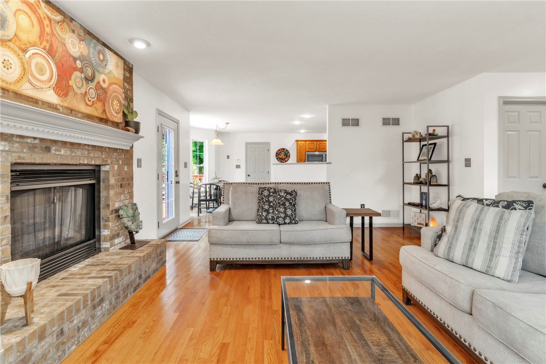 114 Franklin Oaks Drive