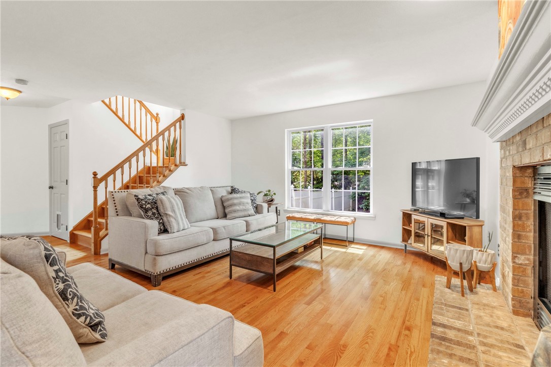 114 Franklin Oaks Drive