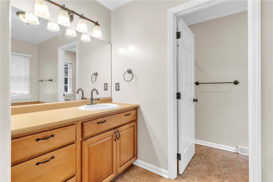 114 Franklin Oaks Drive