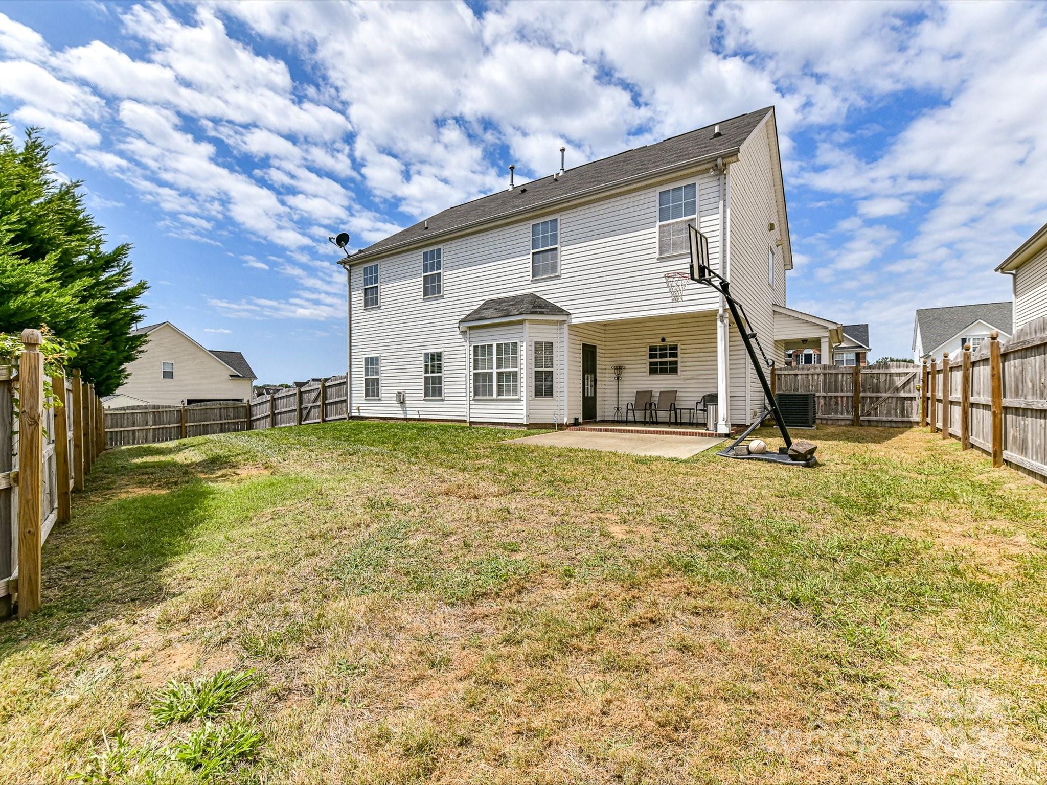 505 Clearwater Drive NW