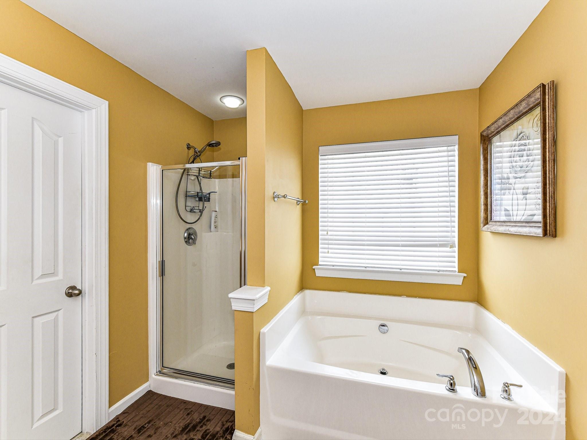 505 Clearwater Drive NW