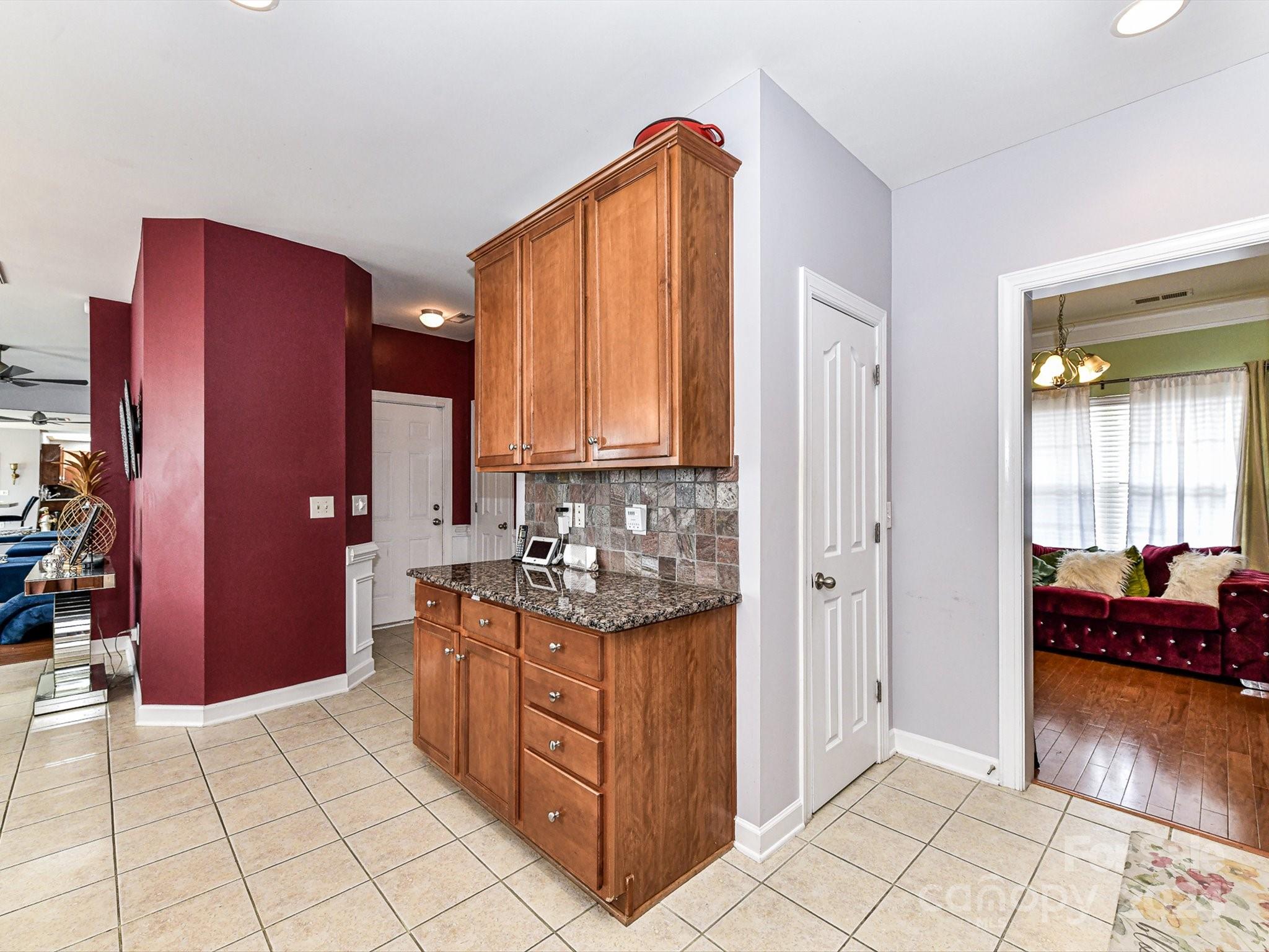 505 Clearwater Drive NW