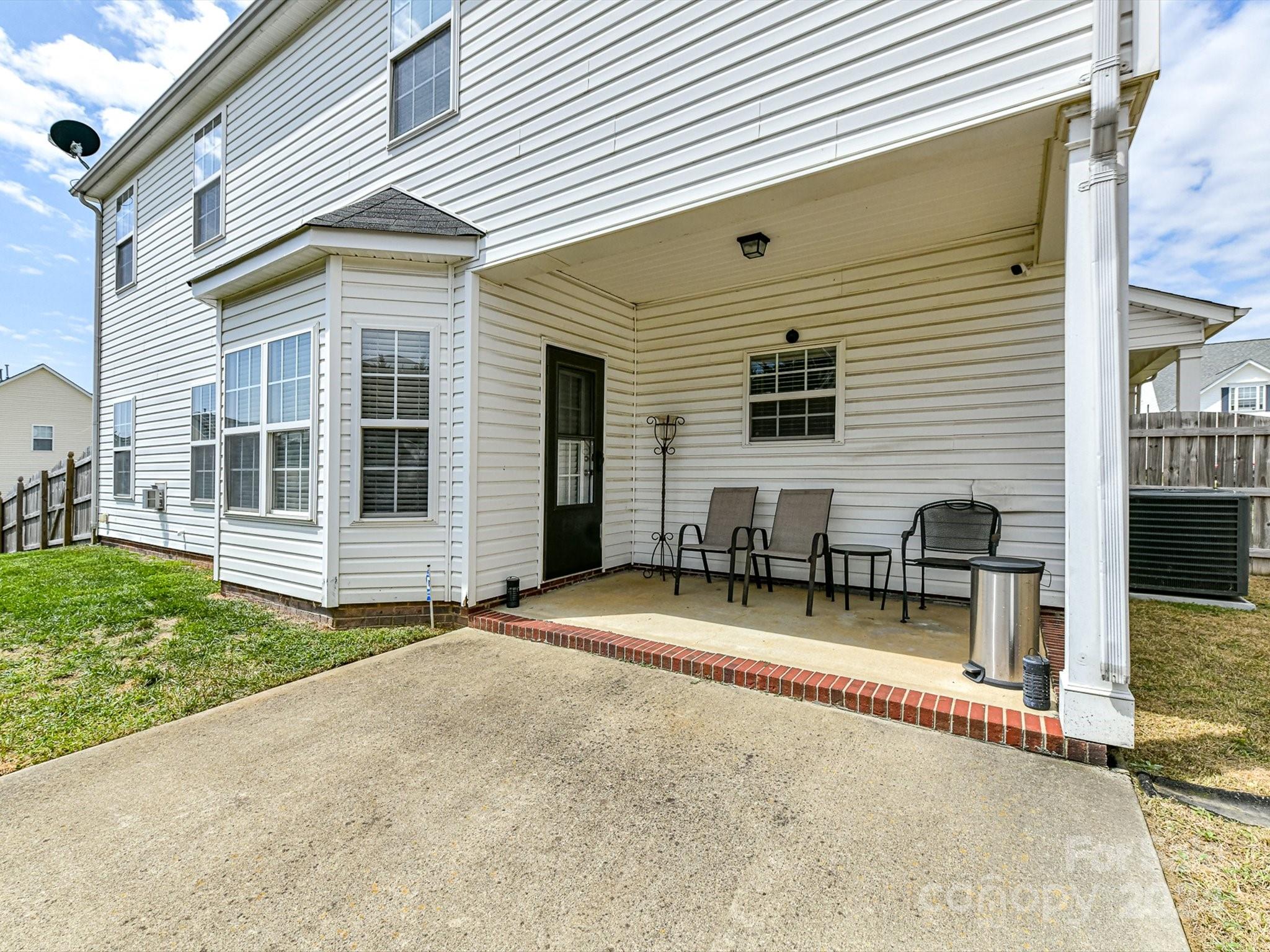 505 Clearwater Drive NW