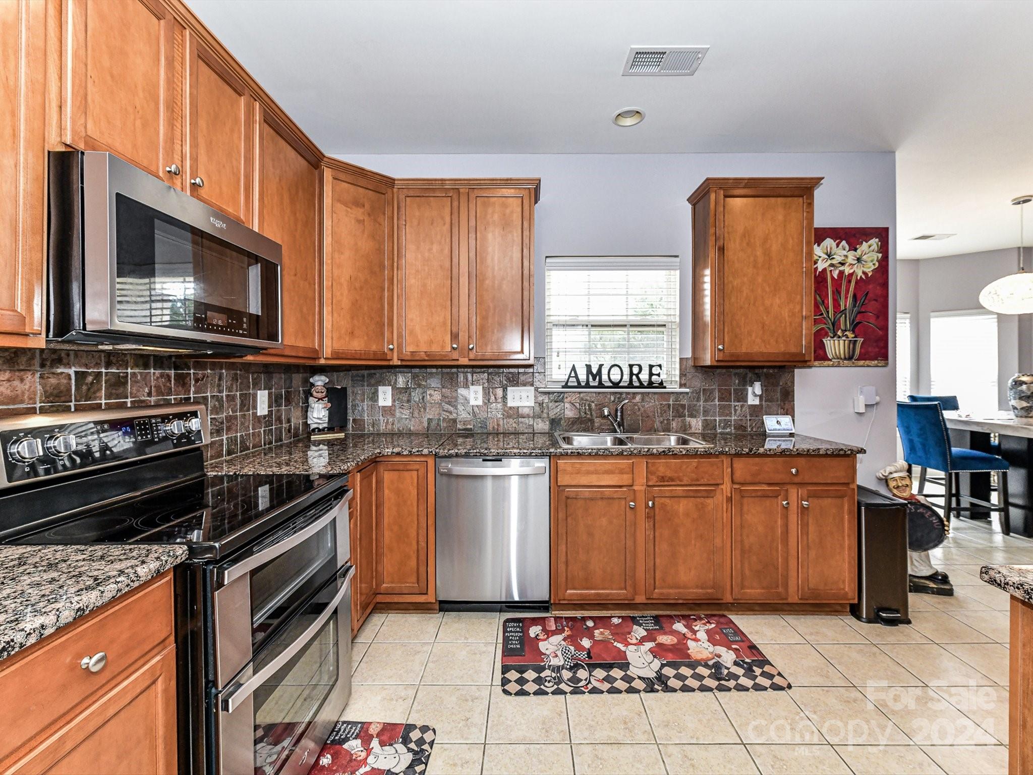 505 Clearwater Drive NW