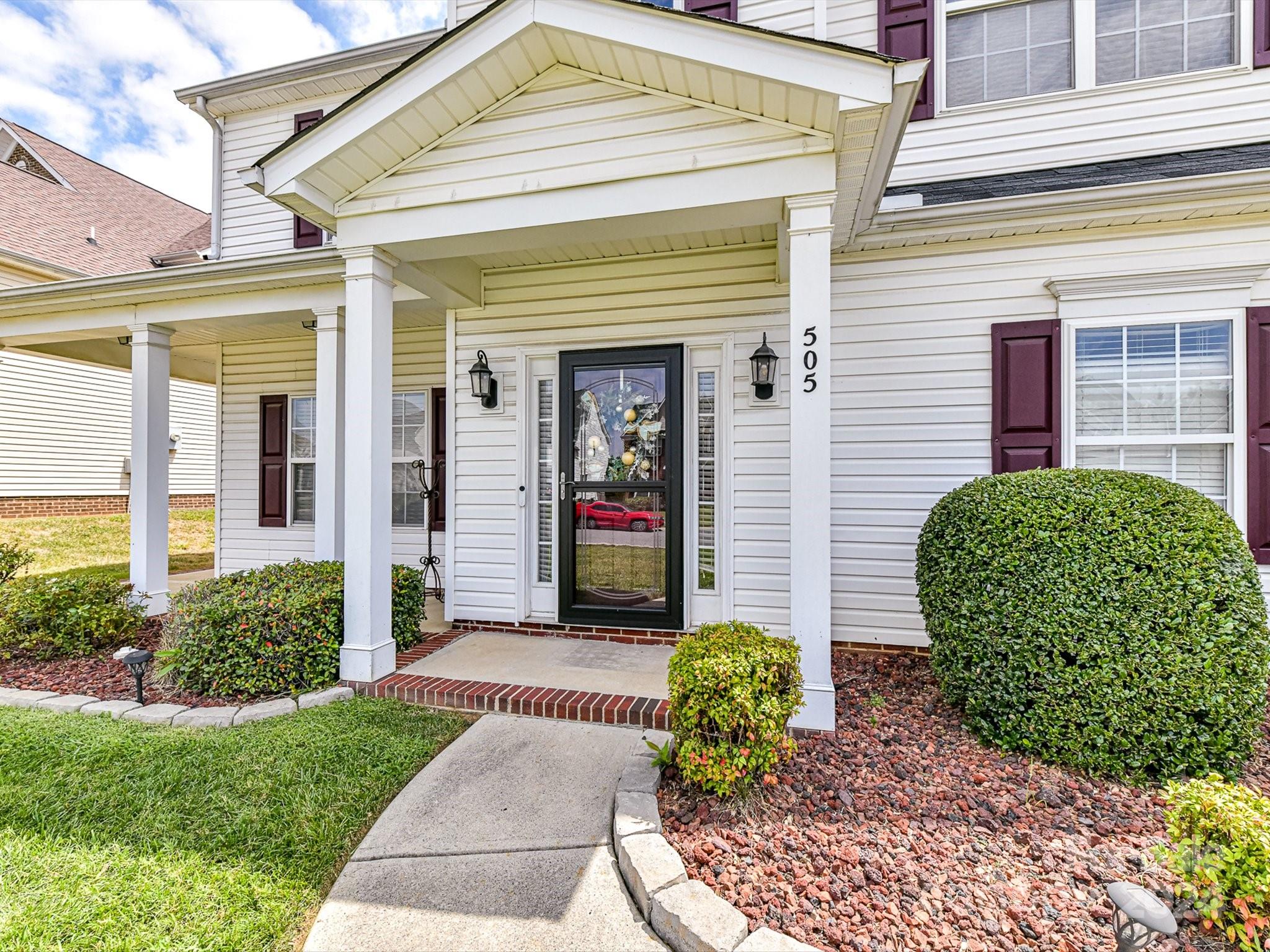 505 Clearwater Drive NW