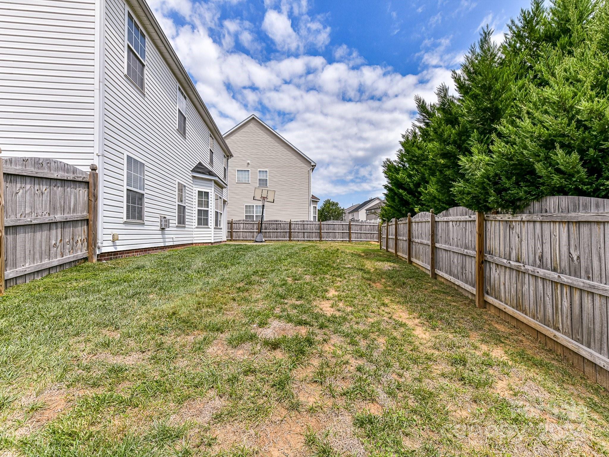 505 Clearwater Drive NW