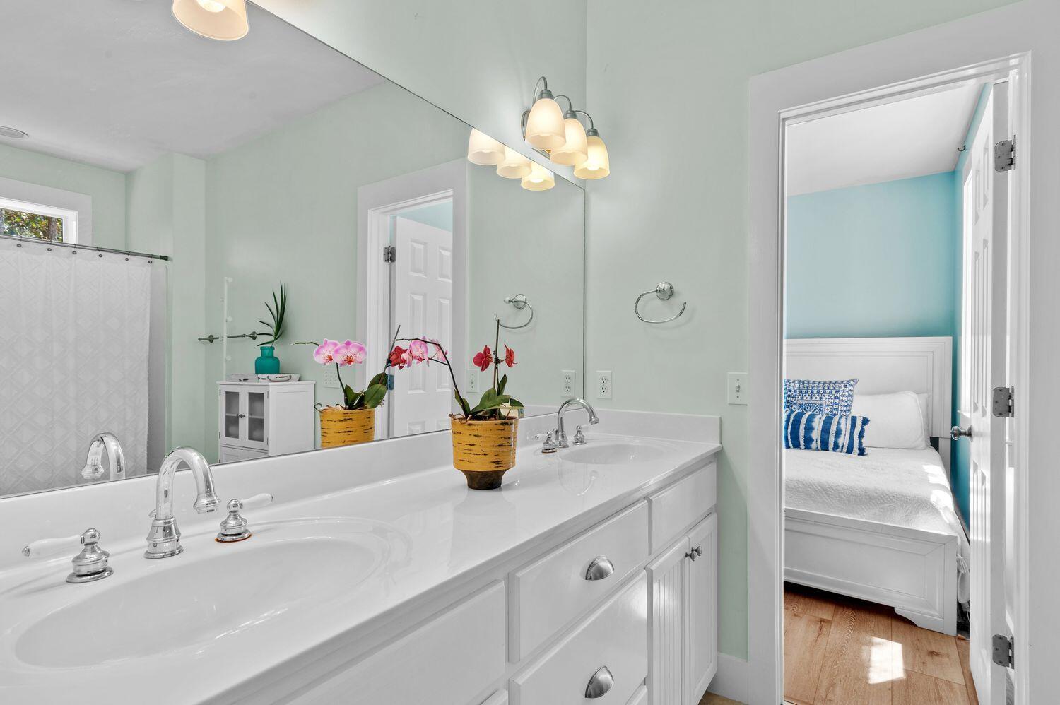 126 N Andalusia Avenue