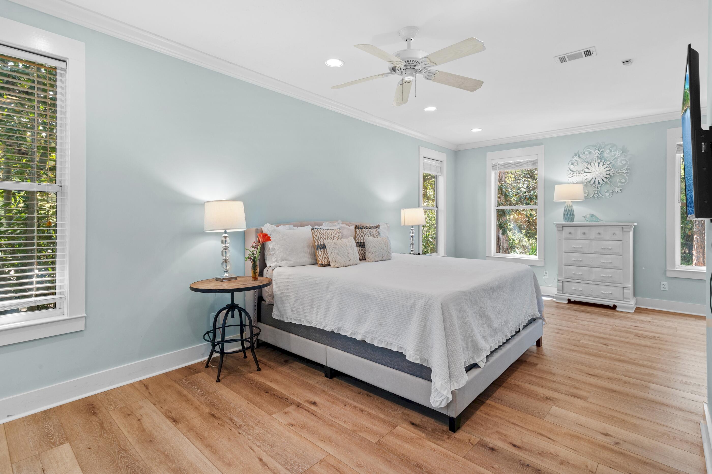 126 N Andalusia Avenue