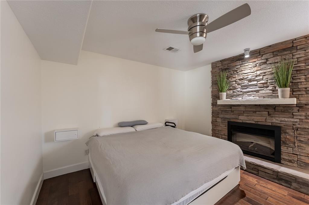 2801 W 75th Place