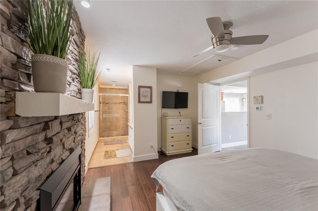 2801 W 75th Place