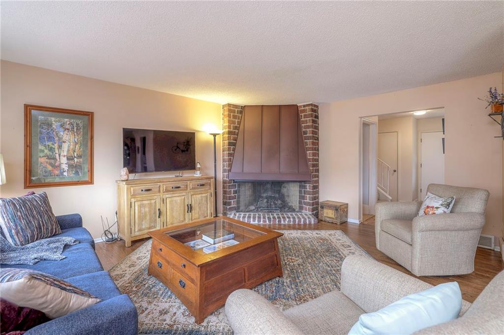 10238 Robinson Street