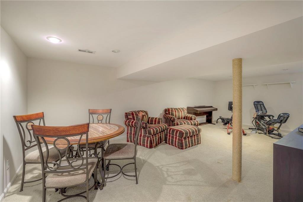 10238 Robinson Street