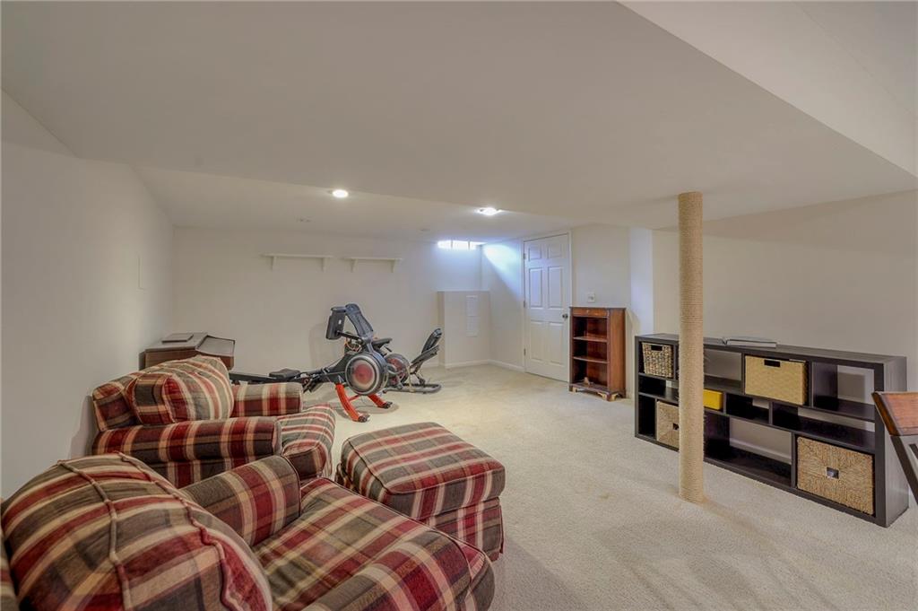 10238 Robinson Street