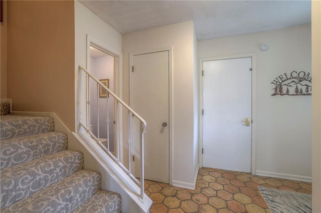 10238 Robinson Street