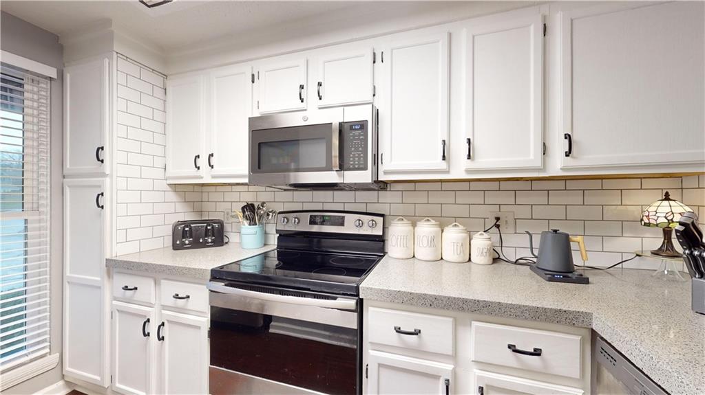 8289 Monrovia Street