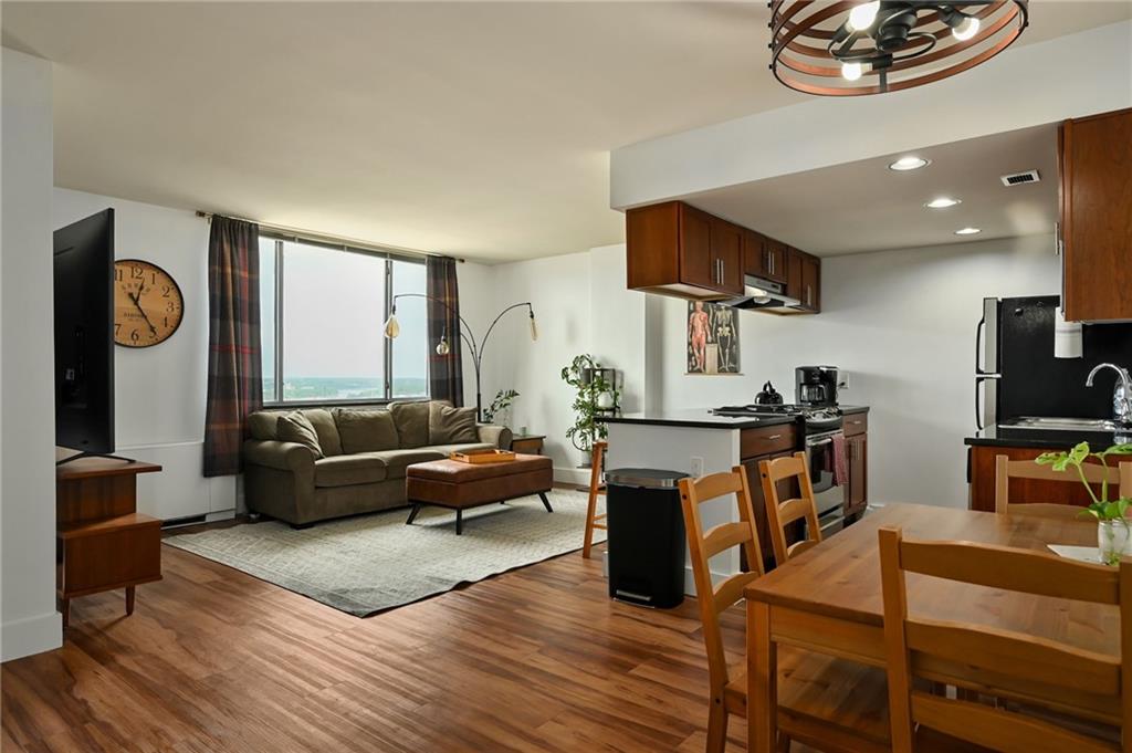 600 E 8th Street Unit: 12H